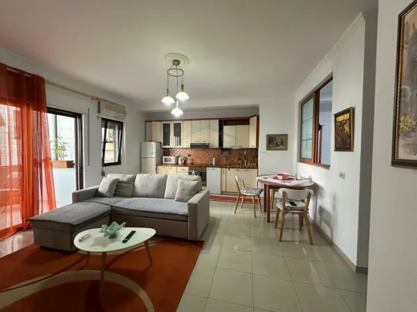 Tirane, jepet me qera apartament 2+1 Kati 3, 70 m² 700 € (Garda)