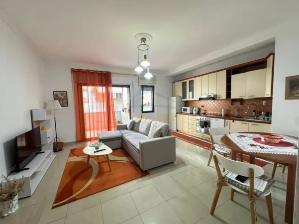 Tirane, jepet me qera apartament 2+1 Kati 3, 70 m² 700 € (Garda)