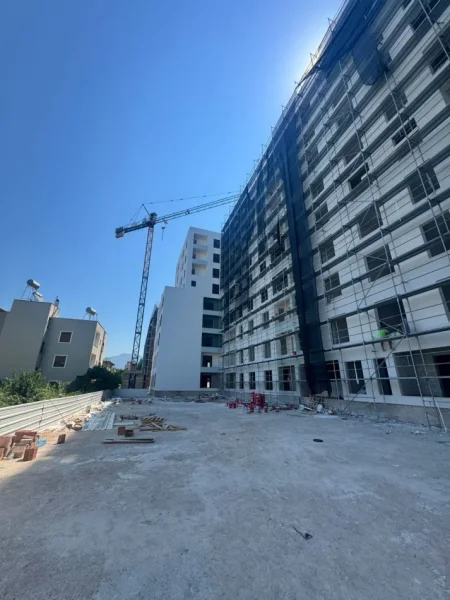 Tirane, shitet apartament 1+1 Kati 5, 65.000 € (Kamëz)