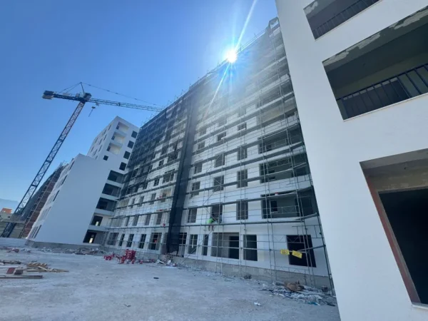 Tirane, shitet apartament 1+1 Kati 5, 65.000 € (Kamëz)
