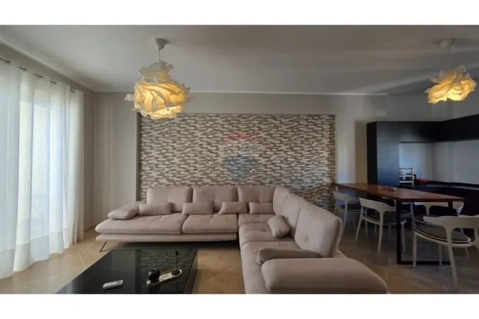Vlore - Lungomare, shitet apartament 2+1 Kati 10, 100 m² (Rruga Cameria, Lungomare, Vlore)