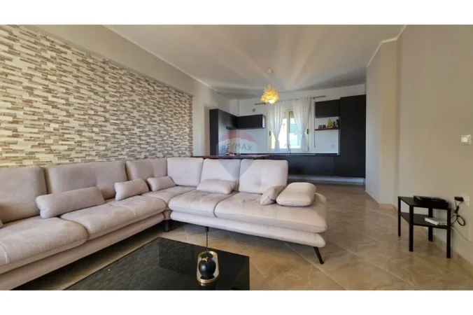 Vlore - Lungomare, shitet apartament 2+1 Kati 10, 100 m² (Rruga Cameria, Lungomare, Vlore)