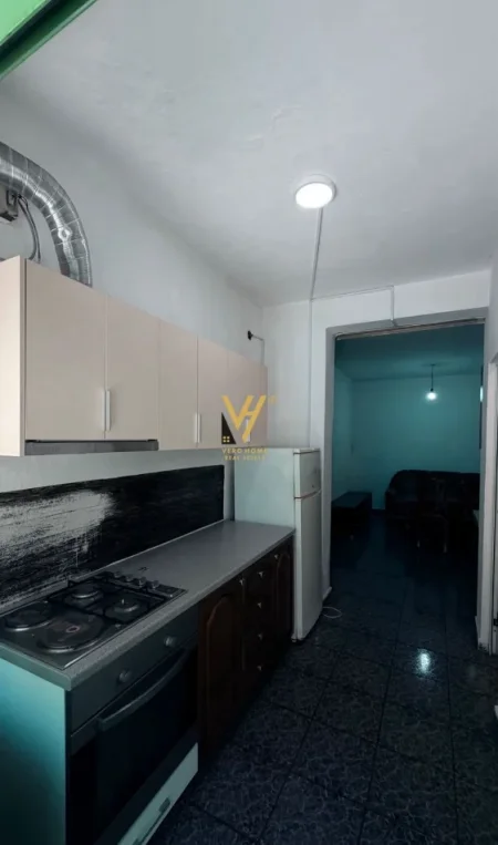 Tirane, jepet me qera apartament 1+1+Ballkon Kati 1, 65 m² 420 € (ZOGU I ZI)