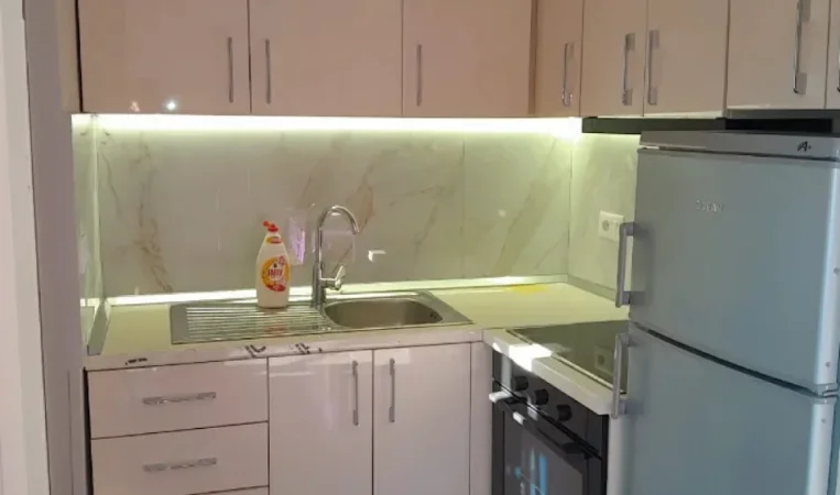 Tirane, jepet me qera garsonier 1+1 Kati 4, 45 m² 600 € 