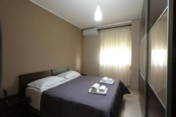Tirane, shitet apartament 2+1 Kati 8, 118 m² Çmimi 190 milion lekë të vjetra, tek Kompleksi Grand, tek Tregu Elektrik, Tiranë.)