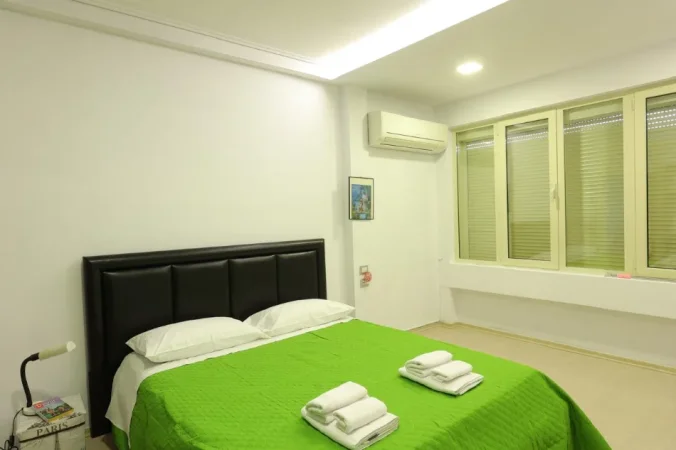 Tirane, shitet apartament 2+1 Kati 8, 118 m² Çmimi 190 milion lekë të vjetra, tek Kompleksi Grand, tek Tregu Elektrik, Tiranë.)