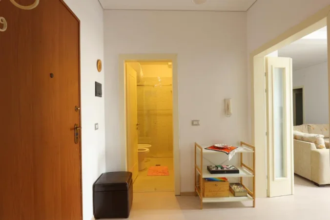 Tirane, shitet apartament 2+1 Kati 8, 118 m² Çmimi 190 milion lekë të vjetra, tek Kompleksi Grand, tek Tregu Elektrik, Tiranë.)