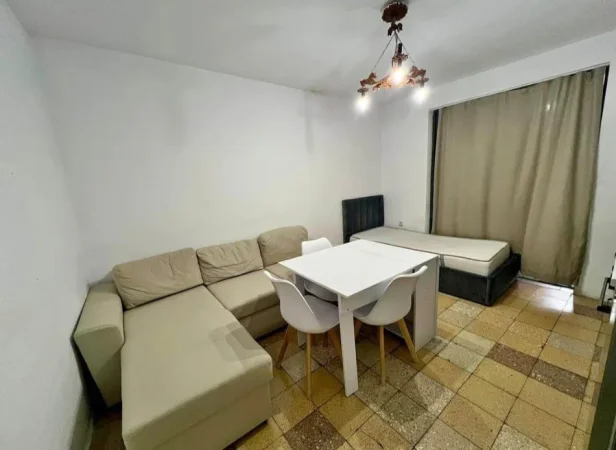 Tirane, jepet me qera apartament 1+1 Kati 5, 60 m² 370 € (brryli)