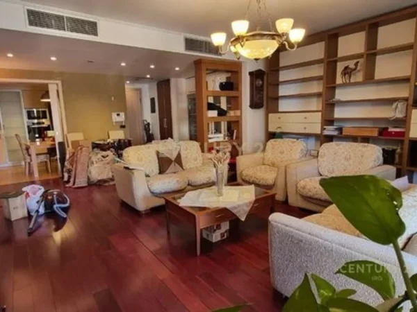 Tirane, jepet me qera apartament 3+1 Kati 3, 170 m² 1.500 € (Brryli prestige143580)