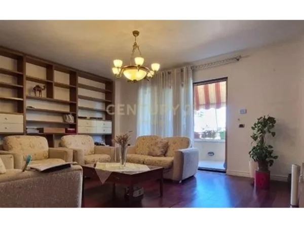 Tirane, jepet me qera apartament 3+1 Kati 3, 170 m² 1.500 € (Brryli prestige143580)