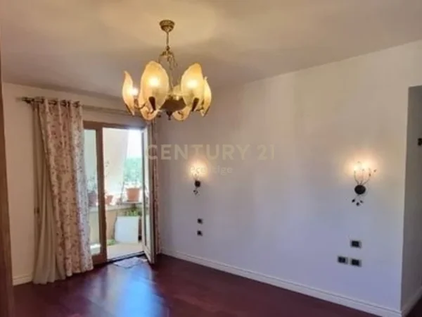 Tirane, jepet me qera apartament 3+1 Kati 3, 170 m² 1.500 € (Brryli prestige143580)
