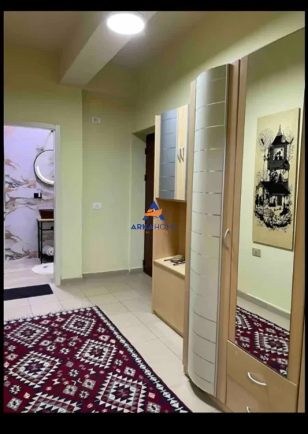 Tirane, jepet me qera apartament 1+1+Ballkon Kati 3, 80 m² 586 € 