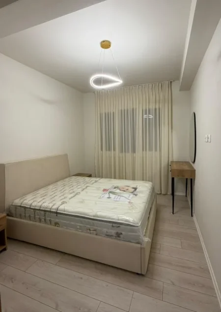 Tirane, jepet me qera apartament 1+1 , 70 m² 598 € 