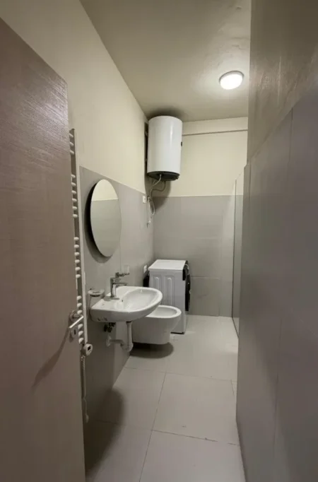 Tirane, jepet me qera apartament 1+1 , 70 m² 598 € 