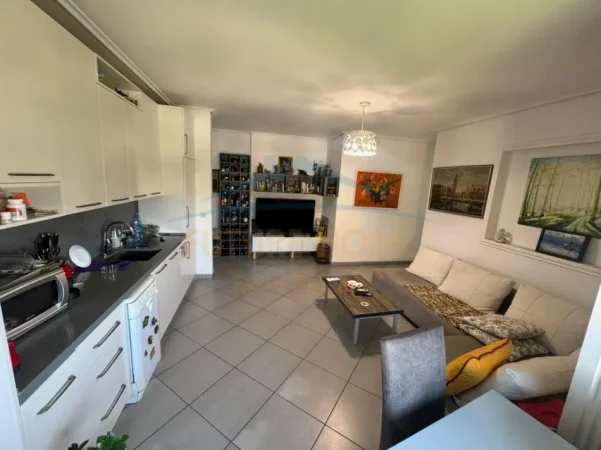 Shitet, Apartament 2+1, Ish-Fusha e Aviacionit, Tiranë 0696069906
