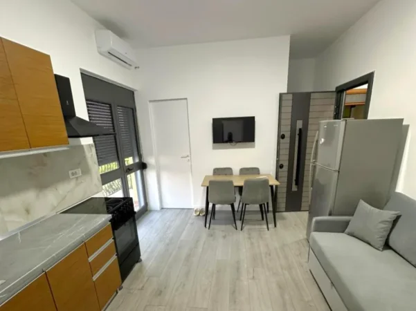 Tirane, jepet me qera apartament 1+1+Ballkon Kati 3, 90 m² 420 € 