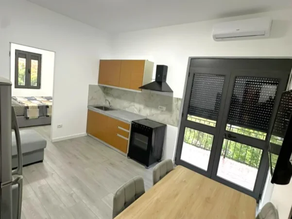 Tirane, jepet me qera apartament 1+1+Ballkon Kati 3, 90 m² 420 € 
