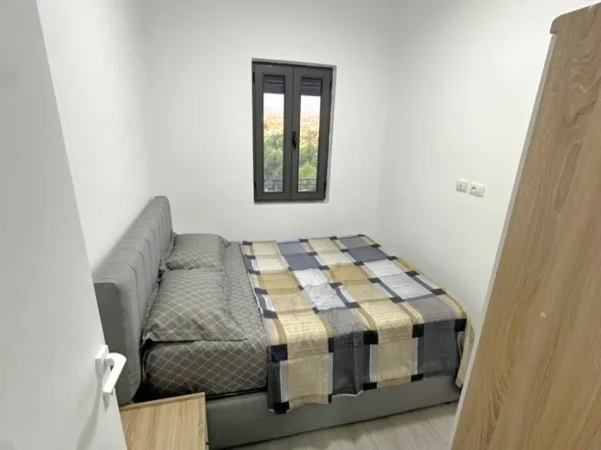 Tirane, jepet me qera apartament 1+1+Ballkon Kati 3, 90 m² 420 € 