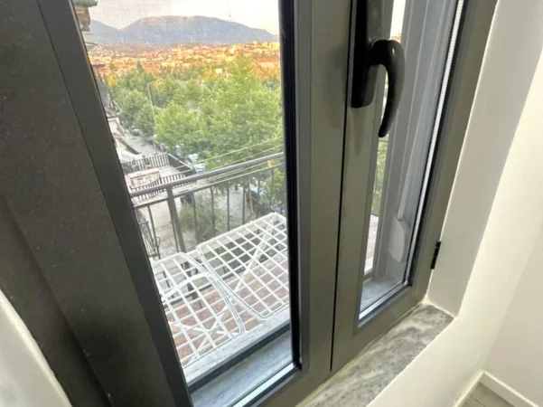 Tirane, jepet me qera apartament 1+1+Ballkon Kati 3, 90 m² 420 € 
