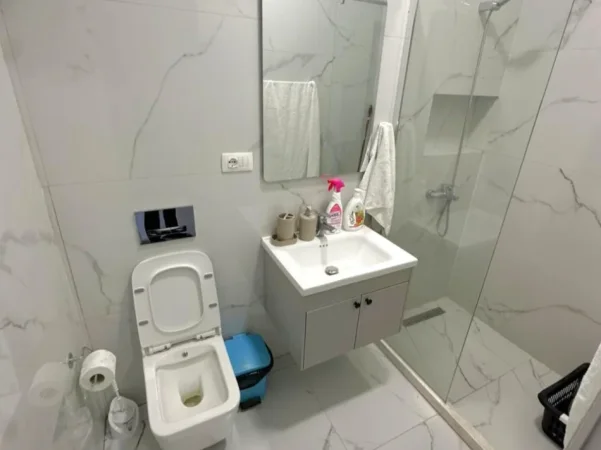 Tirane, jepet me qera apartament 1+1+Ballkon Kati 3, 90 m² 420 € 