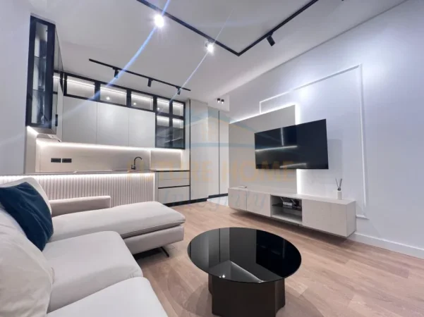 Tirane, jepet me qera apartament 1+1+PARKIM, Kati 8, 70 m² 800 € (PORCELAN)
