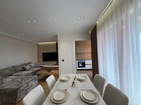 Tirane, shitet apartament 2+1 , 101 m² 