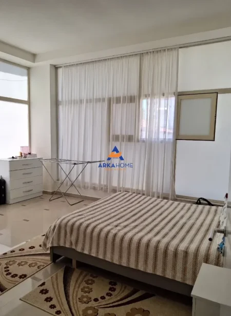 Tirane, jepet me qera apartament 1+1+Ballkon Kati 1, 70 m² 479 € 
