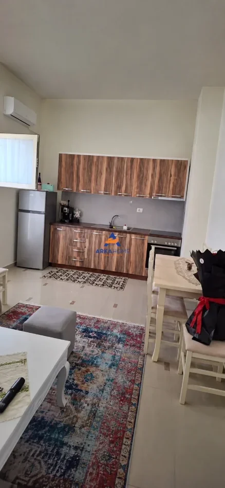 Tirane, jepet me qera apartament 1+1+Ballkon Kati 1, 70 m² 479 € 