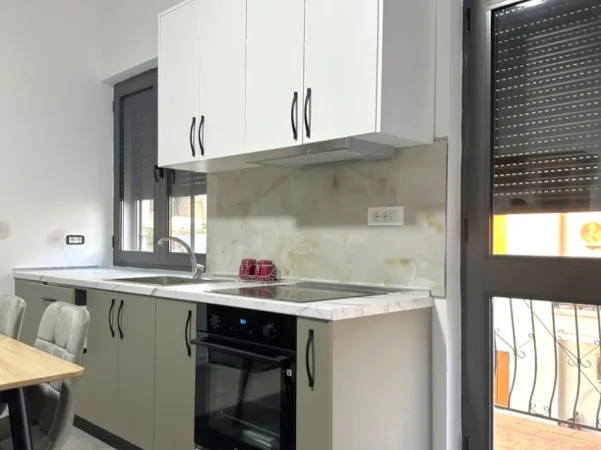 Tirane, jepet me qera apartament 1+1+Ballkon Kati 3, 50 m² 470 € 