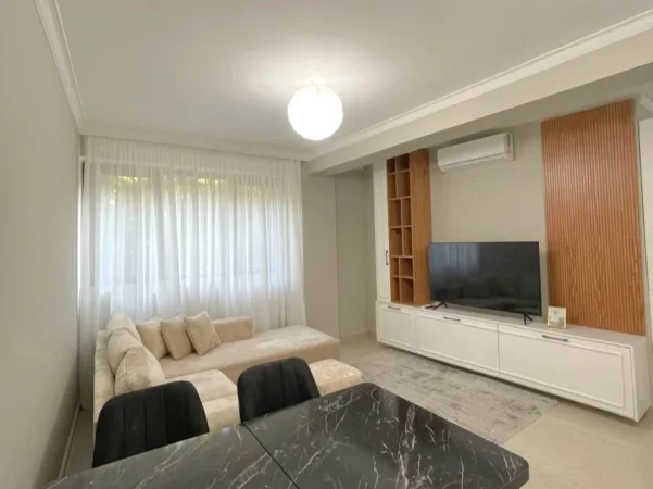 Tirane, jepet me qera apartament 1+1 , 85 m² 550 € 
