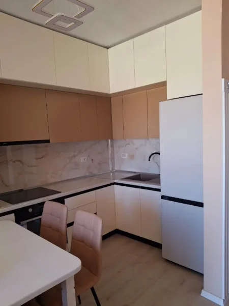 Tirane, jepet me qera apartament 1+1 Kati 7, 400 € 