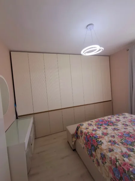 Tirane, jepet me qera apartament 1+1 Kati 7, 400 € 