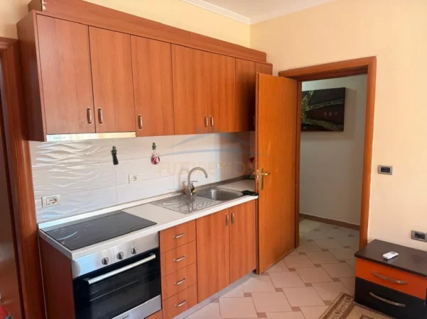 Tirane, jepet me qera garsoniere Kati 1, 35 m² 450 € (RRUGA E DURRESIT)