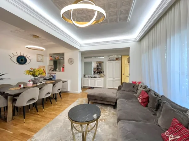 Tirane, shitet apartament duplex 3+1 , 182 m² 310.000 € 