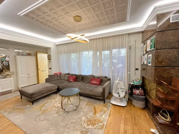 Tirane, shitet apartament duplex 3+1 , 182 m² 310.000 € 
