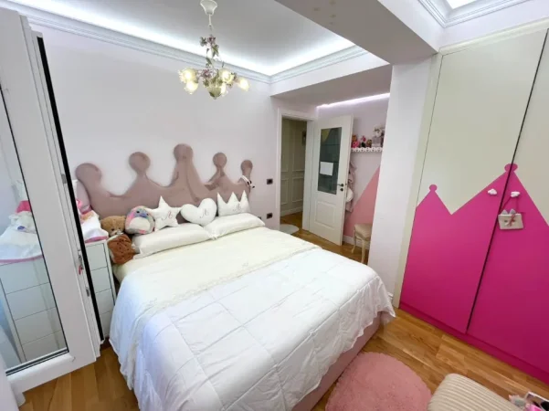 Tirane, shitet apartament duplex 3+1 , 182 m² 310.000 € 