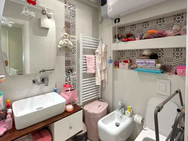 Tirane, shitet apartament duplex 3+1 , 182 m² 310.000 € 