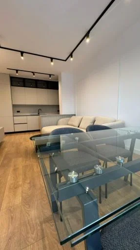 Tirane, jepet me qera apartament 1+1+Aneks+Ballkon Kati 8, 70 m² 800 € (Xhamlliku , Oxhaku)