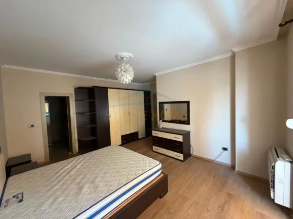 Shitet , Apartament 3+1+2+Post Parkimi , Ish ekspozita , Tirane 0696069906