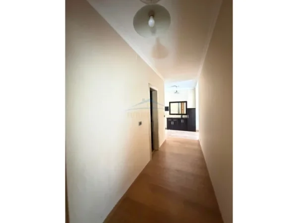 Shitet , Apartament 3+1+2+Post Parkimi , Ish ekspozita , Tirane 0696069906
