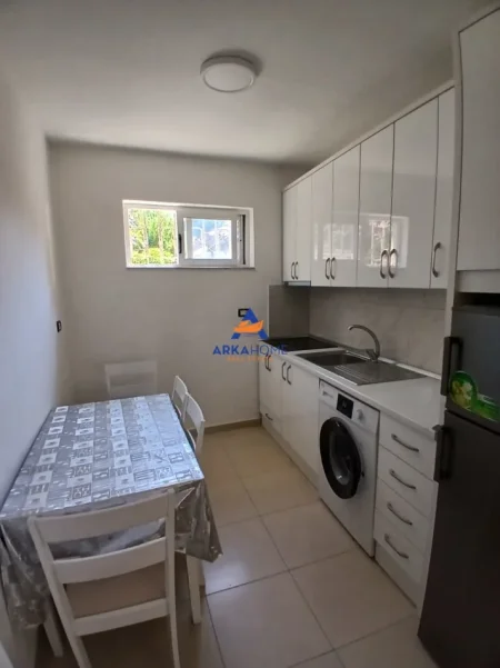 Tirane, jepet me qera apartament 1+1 Kati 2, 62 m² 639 € (RR FORTUZI)