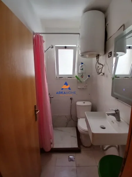 Tirane, jepet me qera apartament 1+1 Kati 2, 62 m² 639 € (RR FORTUZI)