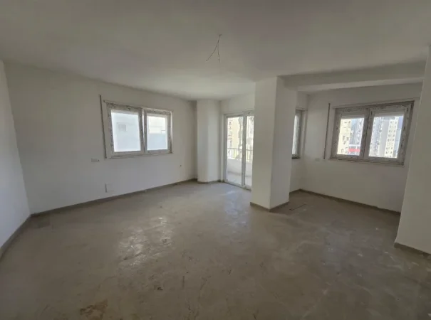 Tirane, jepet me qera zyre , 70 m² 600 € 
