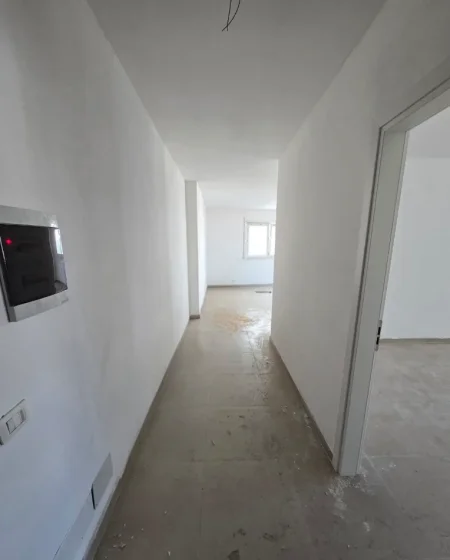 Tirane, jepet me qera zyre , 70 m² 600 € 