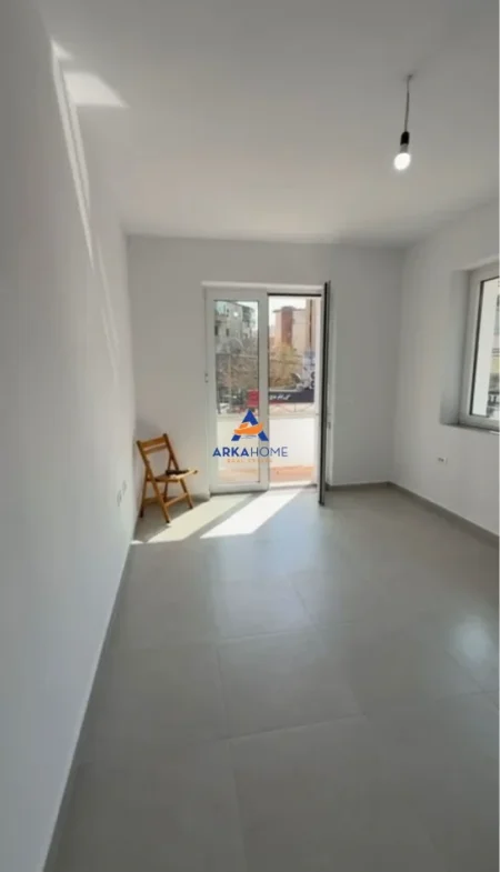 Tirane, jepet me qera ambjent biznesi Kati 1, 72 m² 1.000 € 