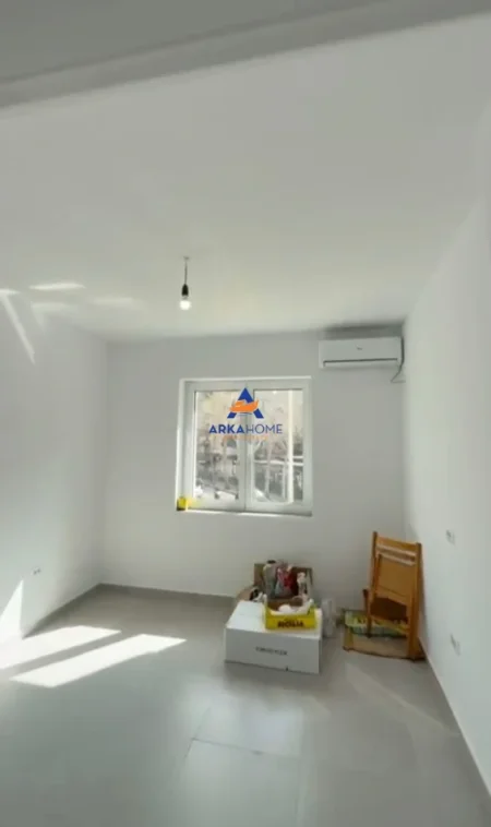Tirane, jepet me qera ambjent biznesi Kati 1, 72 m² 1.000 € 