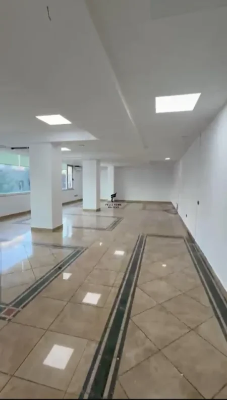 Tirane, jepet me qera zyre Kati 1, 330 m² 4.000 € (BLLOKU)