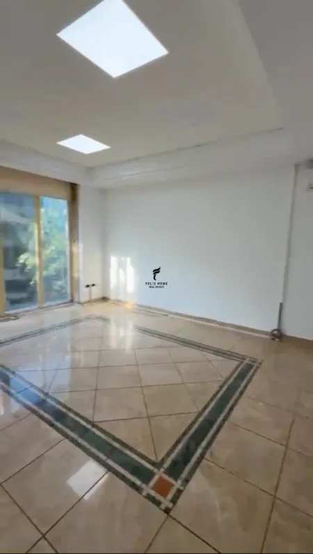 Tirane, jepet me qera zyre Kati 1, 330 m² 4.000 € (BLLOKU)