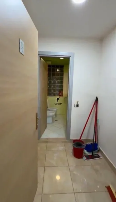 Tirane, jepet me qera zyre Kati 1, 330 m² 4.000 € (BLLOKU)