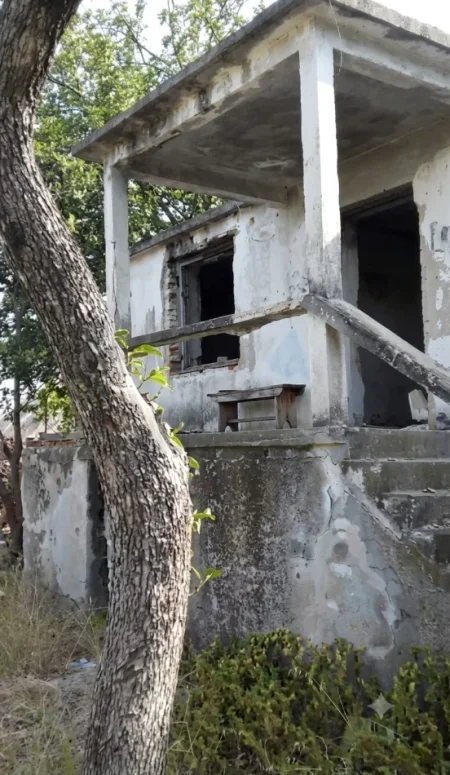 SRANDE . SHITET SHTEPI E VJETER  + TRUALL QAFE GJASHTE 70.000 EURO